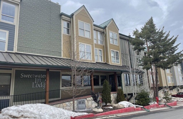 2 BR with a Murphy bed, 1 Bath, walk to Park City Mnt Ski Resort and downtown