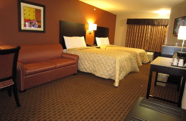 2 Comfortable Units, Free Breakfast, Close to Major Malls & Movie Theaters!