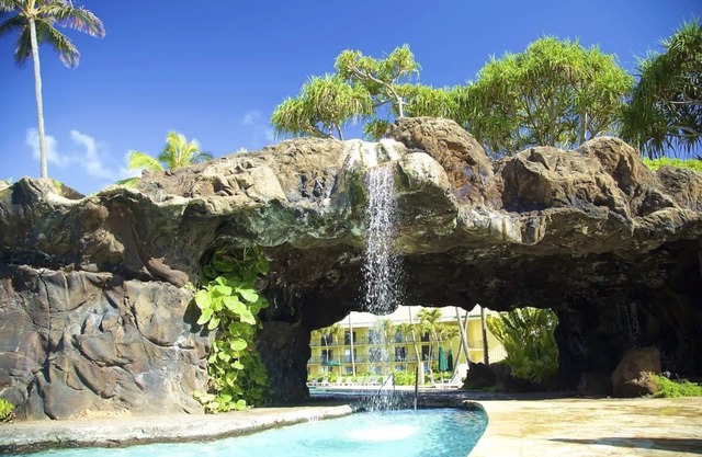 2 Comfortable Rooms w/Garden View! Close to Lydgate State Beach Park! Pool!
