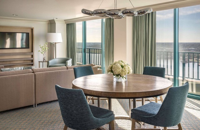 2 Connecting Suites at a 4⭐️ Hotel