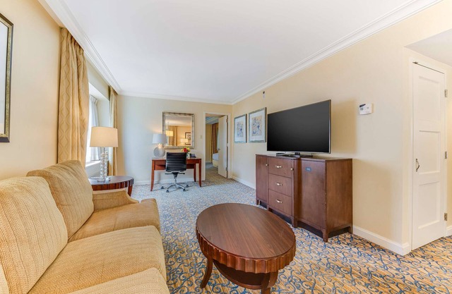 2 Connecting Suites at a 4⭐️ Hotel