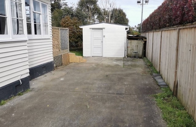 2 Double Bed Garden Chalet, 14 Phyllis St, Mt Albert, Auckland