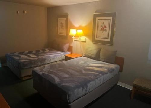 2 Double Beds Hotel Studio 137