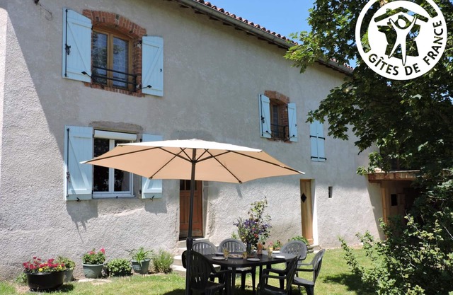 2-Epis Cottage in Pralong, 4 guests, modern and charming, free Internet