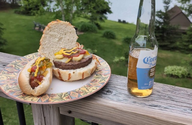 2 for 1 Charming 3-bedroom cottage + Cabin on Lake