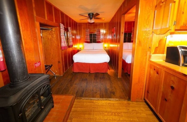 #2 Hilltop Studio Cabin