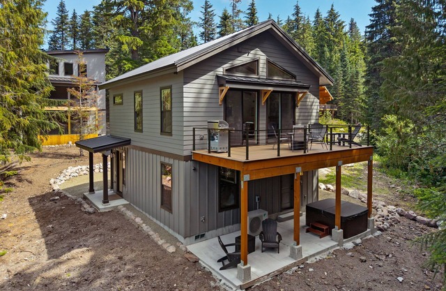 2 Homes Sleeps 22 Sauna Hot Tub Fire Pit