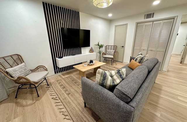 2 king beds -2nd fl walk 2 beach 5