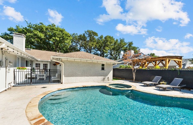 2 King Beds, Heated Pool Spa, Family Friendly, Games, Grill, Cornhole, Foosball