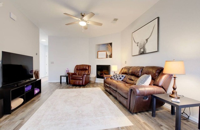 2 Kings, Workspace, Garage 3bdrm - Pastore`s Place