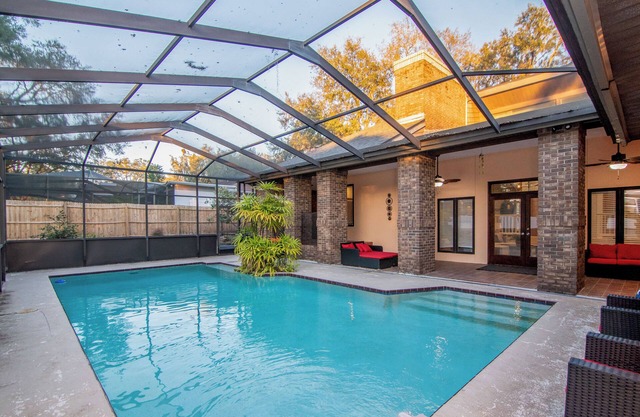 2 Mi to Busch Gardens: Retreat in Scenic Community