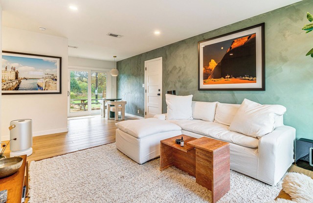 2 Mi to Dtwn: Austin Getaway w/Natural Pool