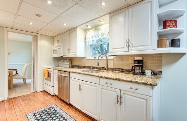 2 Mi to Dtwn: Private Fire Pit at Dublin Home!