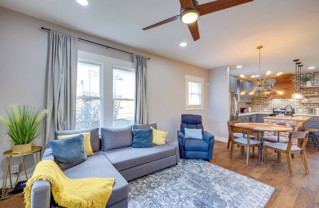 ~ 2 Mi to Dtwn San Antonio: Comfy Home w/Yard!