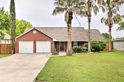 2 Mi to Lake McQueeny Gem with Covered Patio