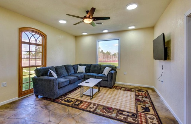 2 Mi to Main St Newton Guest House