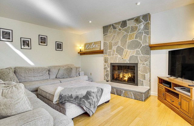 2 Mi to Winnipesaukee Shores: Gunstock Retreat