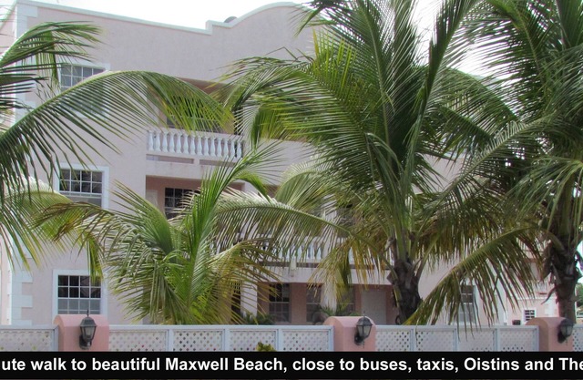 2 min walk to beach, buses, taxis, near stores, Oistins, The Gap. A/C and Wi-F