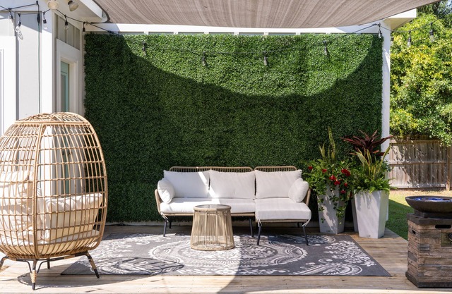 2 Minutes from the Water! Pet-Friendly Fully Fenced Backyard!