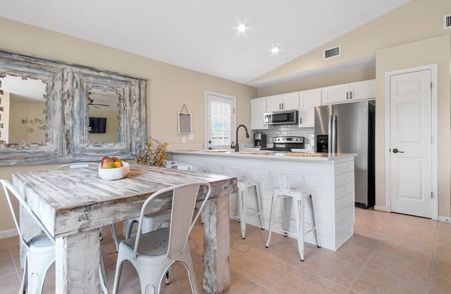 2 Minutes Toes in Sand - Beach - Emerald Waters - Sunsets - Lagoon