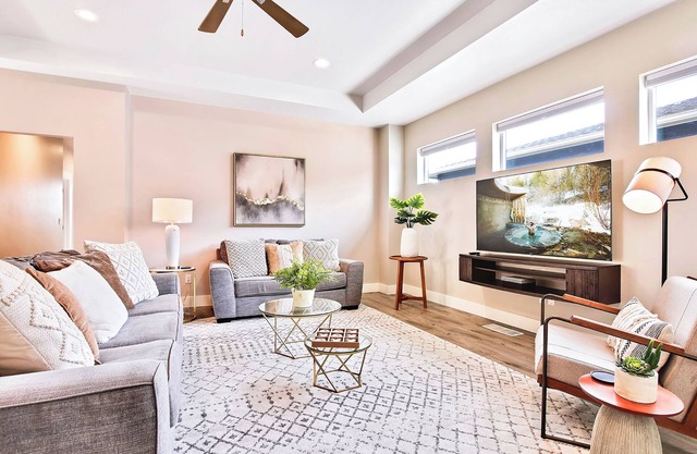 2 New Modern Homes Sleep 12-16 in Central Meridian Near Shops Dining Parks & Fun