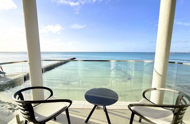 2 OCEAN VIEW BALCONIIES! Beautiful apt in Divi Phoenix - PALM BEACH - 4 guests