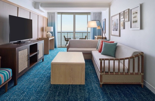 2 Oceanfront Accommodations at OUTRIGGER Waikiki Beach Resort! W/Outdoor Pool!