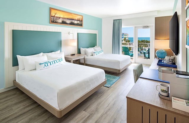 2 Oceanview Resort Stays w/Live Entertainment & Bar - Parking