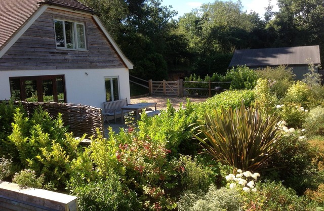 2 (or 3) Bedroom self catering cottage in a quiet location with stunning views