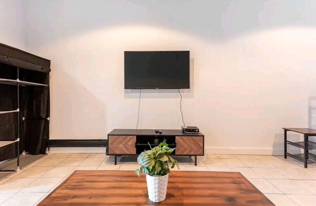 #2⭐PLAZA ST-HUBERT⭐️METRO JEAN-TALON⭐️JARRY PARK