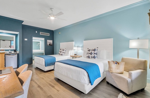 2 Queen Beds/Hotel that is Steps from the Beach/Dog Friendly!