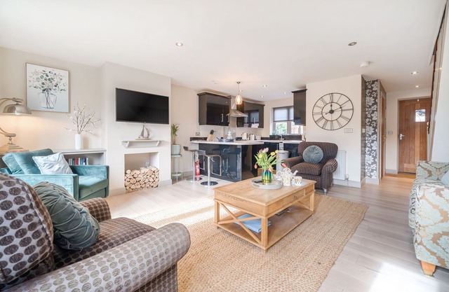 2 Railway Cottages - sleeps 6 guests in 3 bedrooms