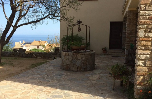 2 rooms in quiet property 5 km of Ile Rousse private beaches .Parking