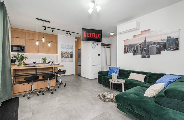 2-Room Apart on 15th Floor