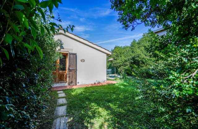 2-room apartment on the ground floor with air conditioning and garden