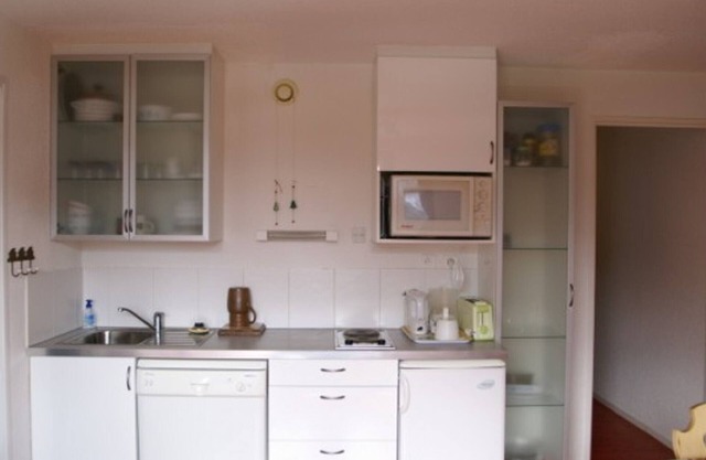 2-room cabin apartment at the foot of the slopes with balcony and ski locker