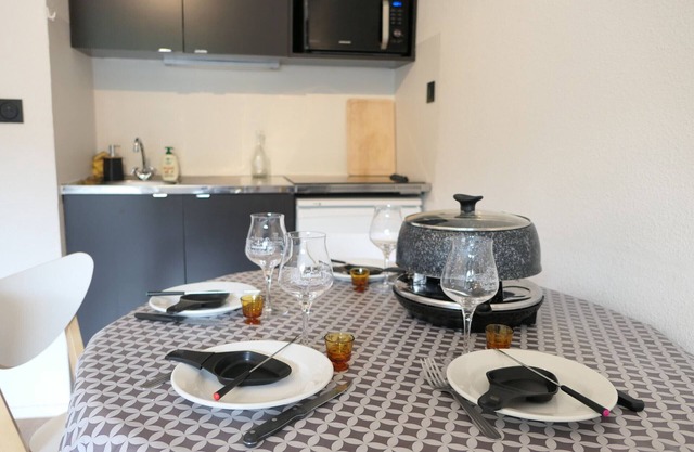 2-room apartment for 6 near the slopes, balcony, pool, parking