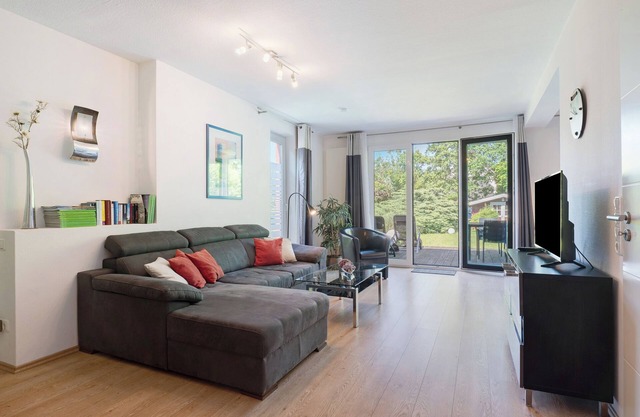 '2-room' holiday apartment with private garden and Wi-Fi