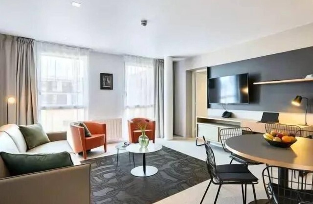 2 Rooms 4 People