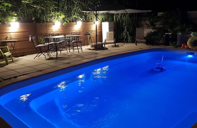 2 rooms, parking, swimming pool, near NICE
