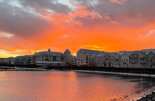 2 rooms in shared apartment - private bathroom. (50 $ cleaning fee included)