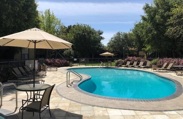 2 Rooms to rent in beautiful 2 story home