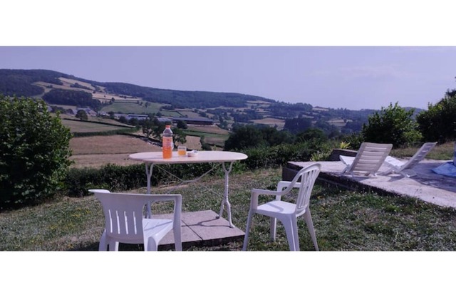 2 steps from :Lac de Pannecière and beach, private swimming pool