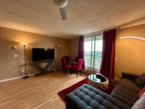 2-Storey Condo in The Fortress with Pool, Gym, WiFi, Parking