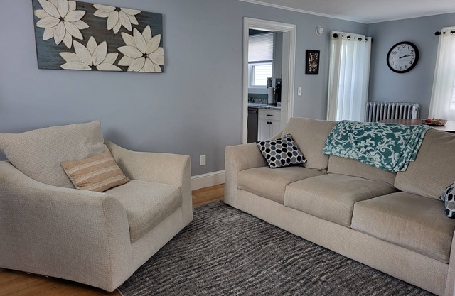 2 story cozy home. Walk to downtown Bangor and Brewer. Safe quiet neighborhoodn