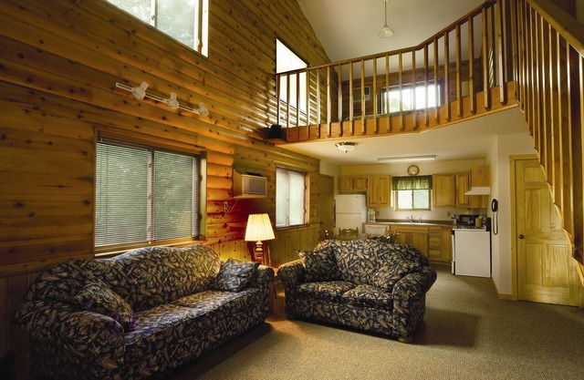 2 Story Townhouse/Cabin on the Thanes River