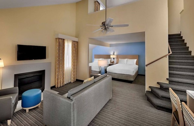 2 Units Close to Gorman Park! Pool, FREE Breakfast, FREE Parking, Full Kitchen!