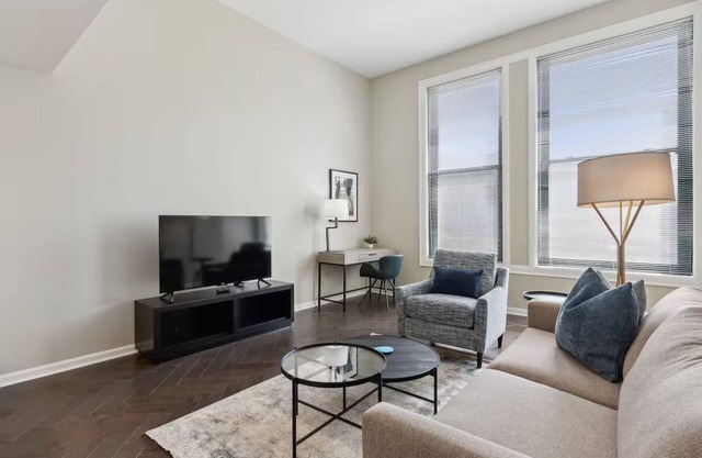 2 Units | Iconic Landmark Stay | Union Station | Explore Pittsburgh Culture