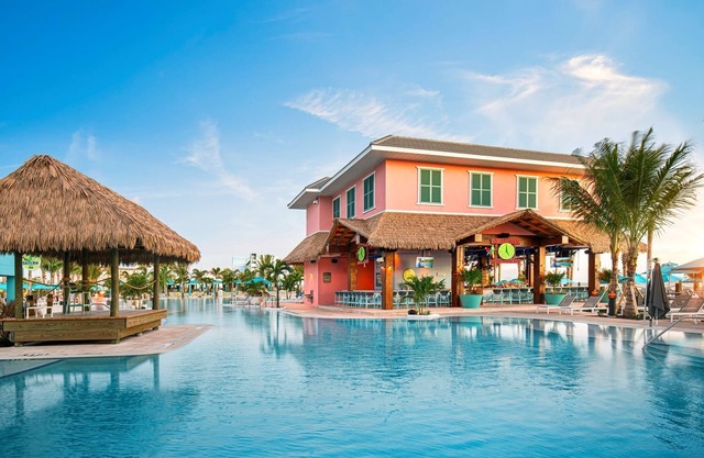 2 Vibrant Rooms with Outdoor Pool & Balcony Near Crescent Beach Park