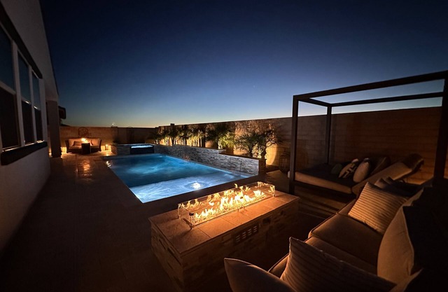 2 yr young Estrella Mountain Ranch Luxurious Home in Goodyear Heated Pool & Spa